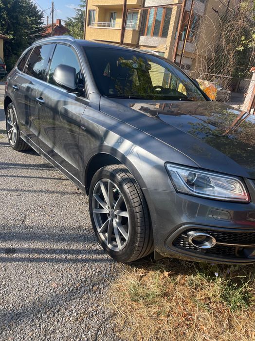 Продава Audi Q5.