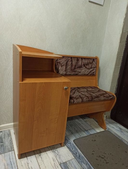 Продам прихожую с диванчиком