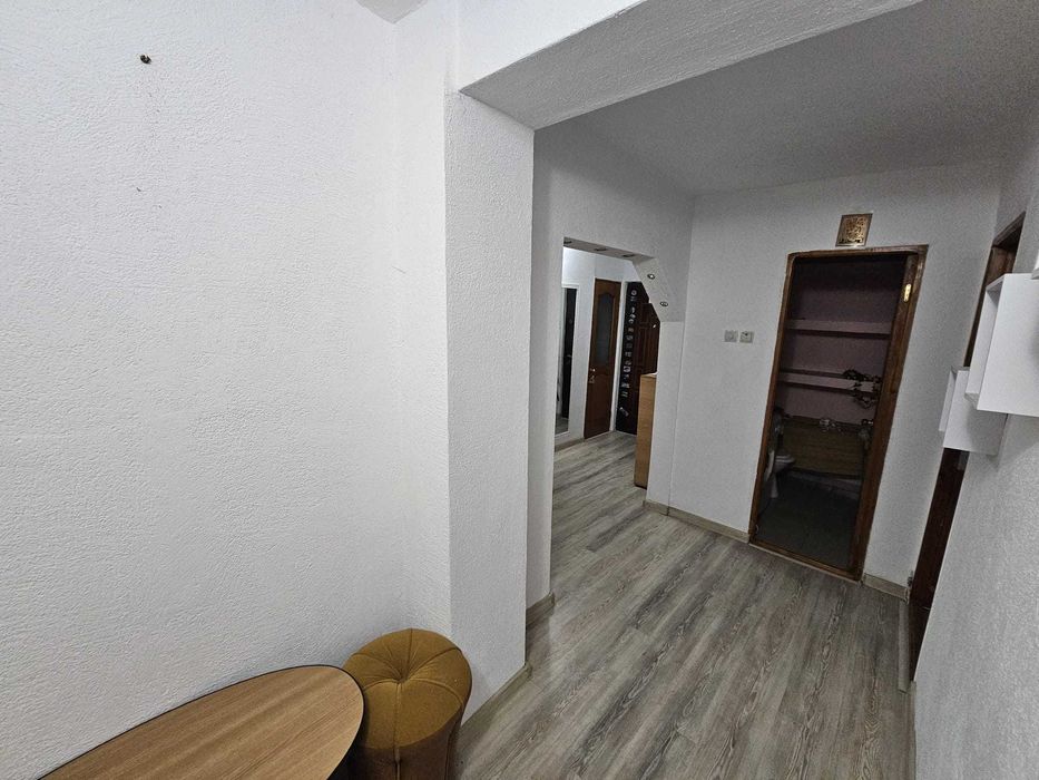 Inchiriez apartament 3 camere