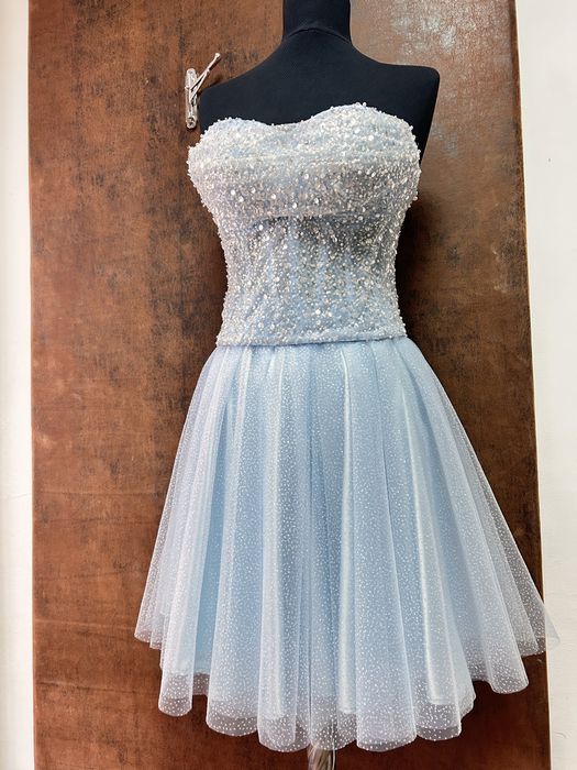 Чисто нова официална рокля