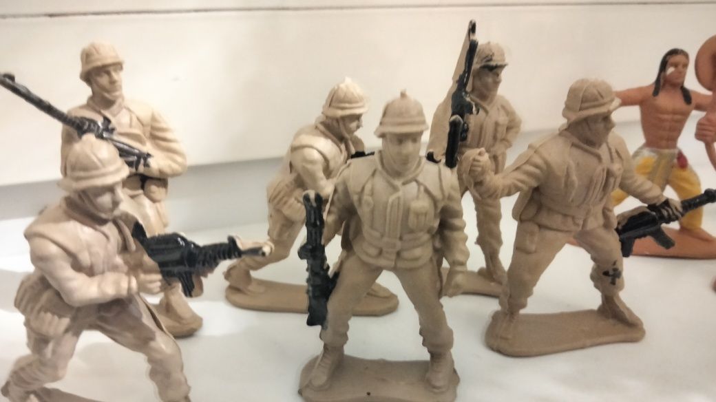 Figurine soldați diverse marimi