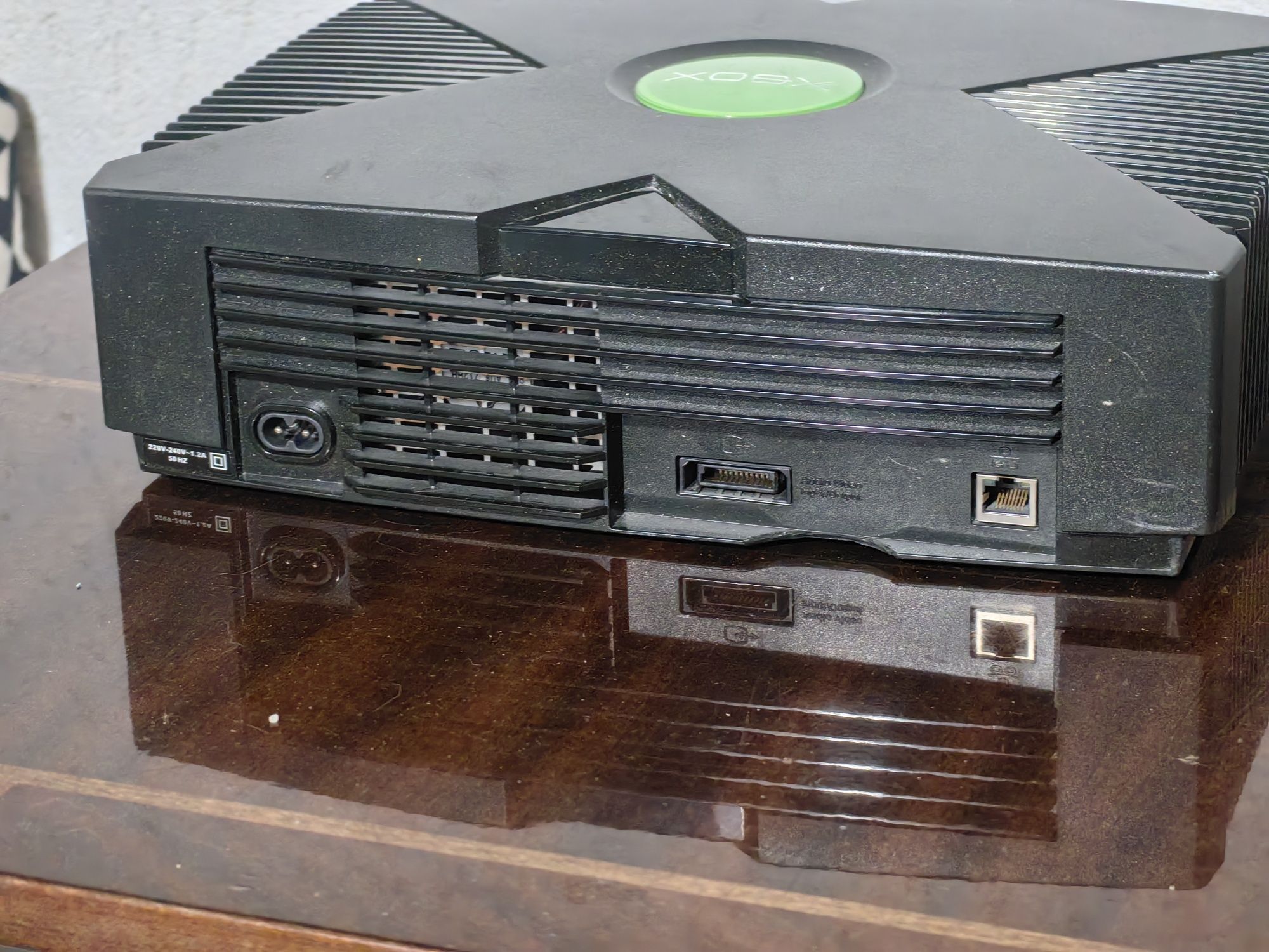 Xbox classic + игри half life, crash bandicoot