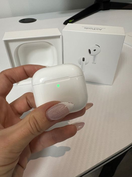 AirPods 4 with ANC - ОРИГИНАЛНИ Нови на 2 месеца.