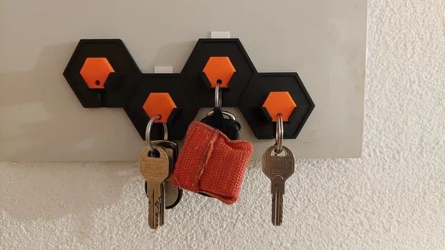 Ключодържател “Hex Hook” – стилен и практичен