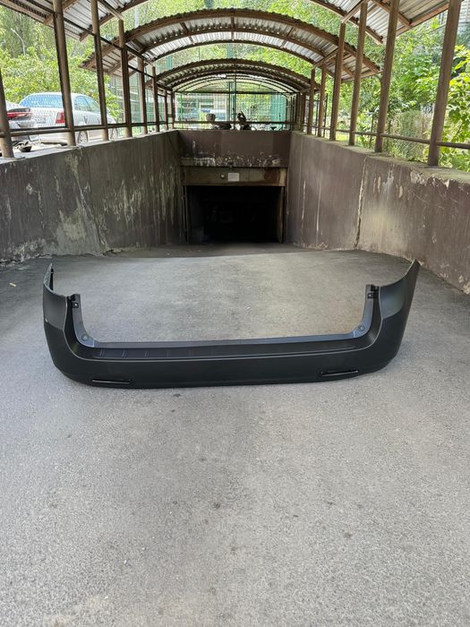 Задний бампер Тойота Сиенна