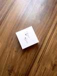 чисто нови airpods 4