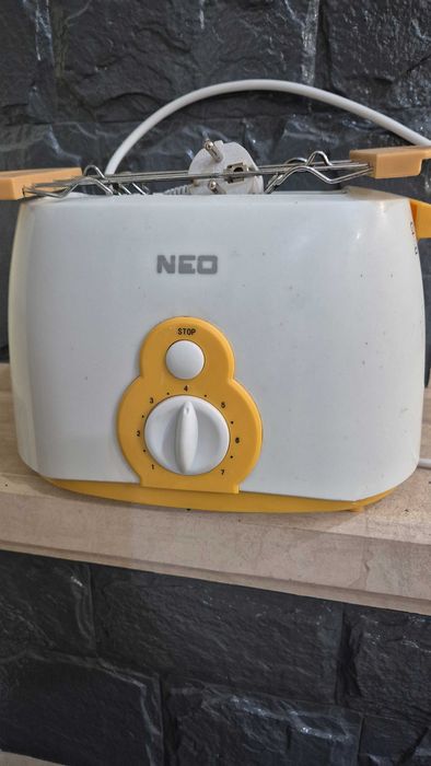 Комплект чинии, тостер и кана за вода