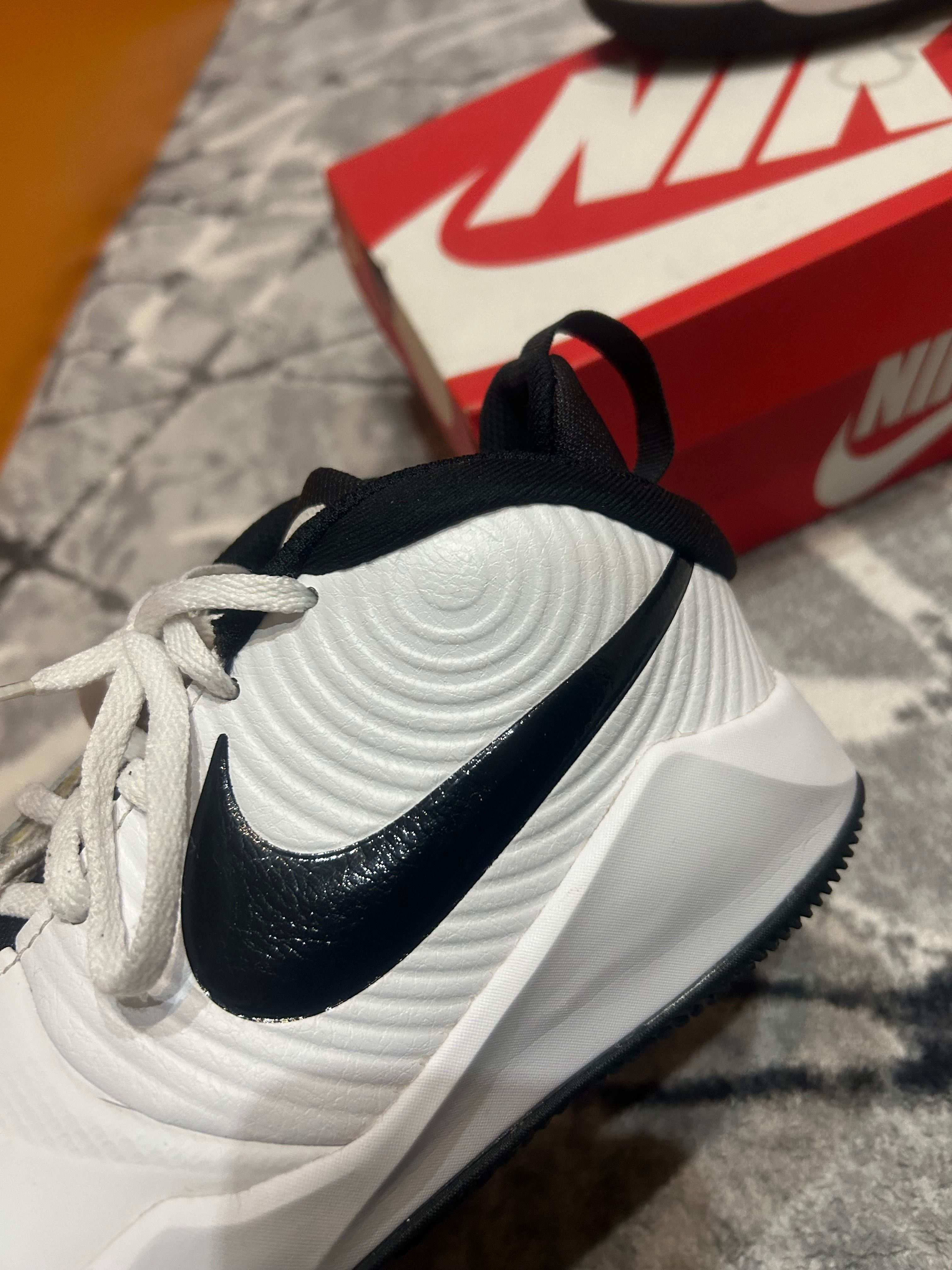 Оригинални маратонки Nike Black/White