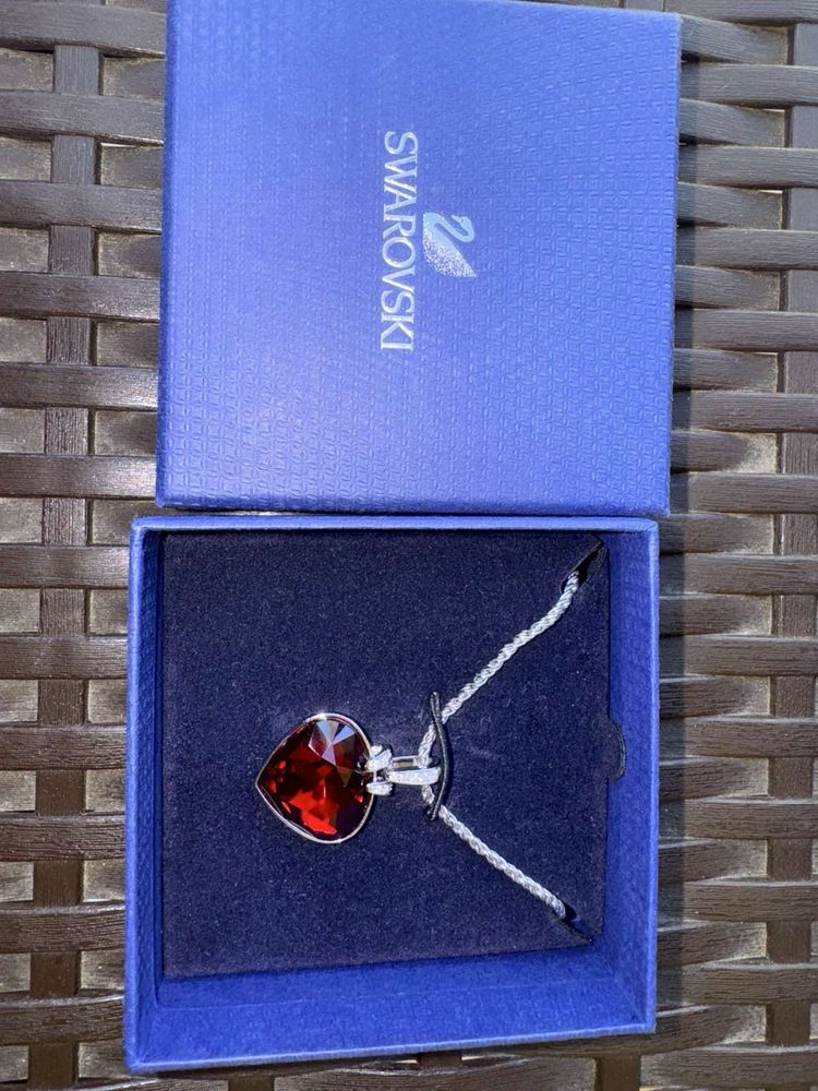 Колие с червено сърце на SWAROVSKI