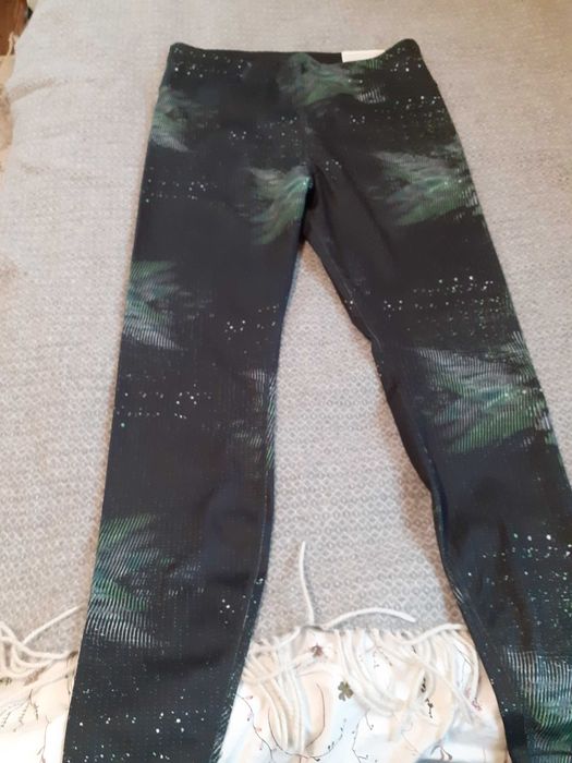Pantaloni sport noi H&M