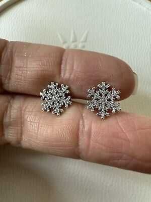 Cercei PANDORA "Fulgi de zapada stralucitori", noi, pret excelent!