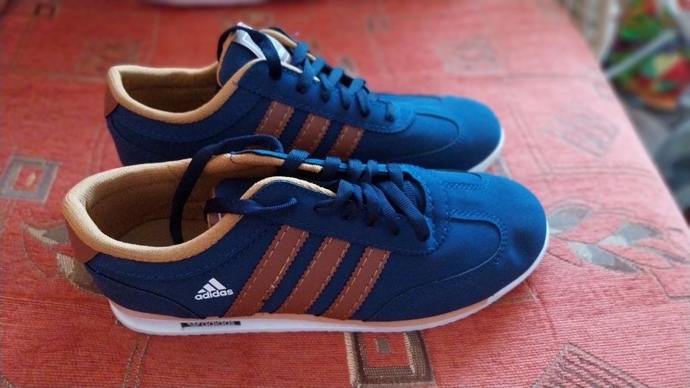 Маратонки Адидас 42