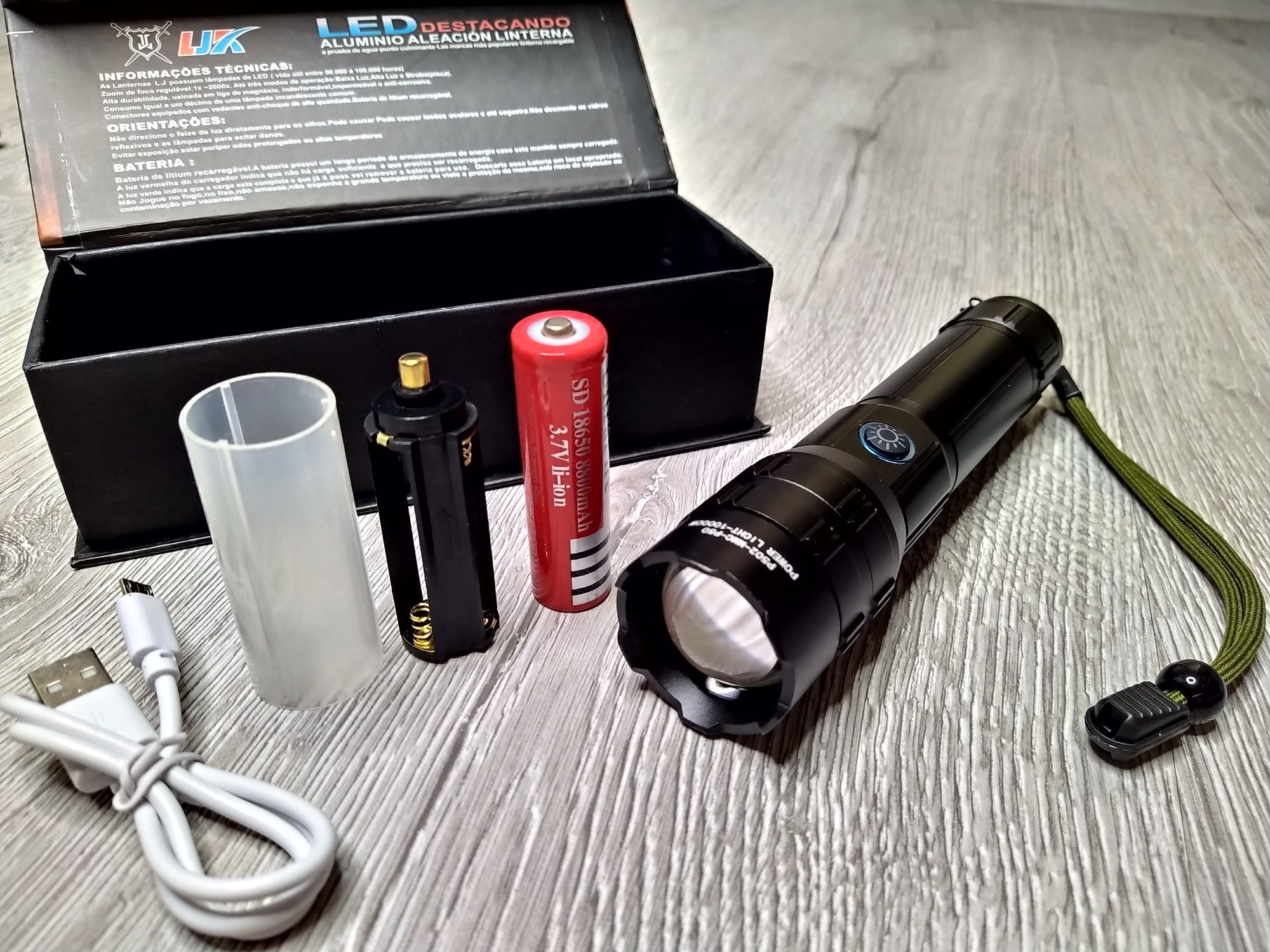 XHP50.2 CLASSIC MINI  Lanterna PUTERNICA mica, cu lupa si zoom