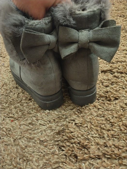 Ghete damă ,mărime 36 ,preț 100 Ron