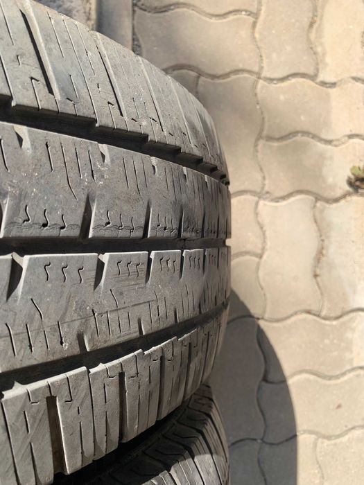2 бусови гуми 235/65R16C Continental Van Contact 4Season