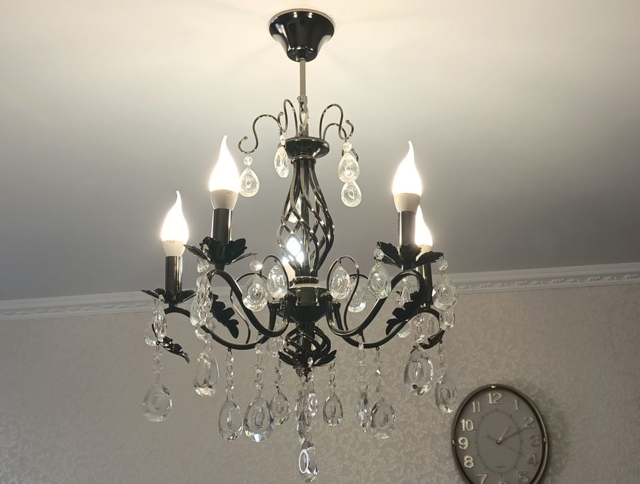 Продам люстры разные