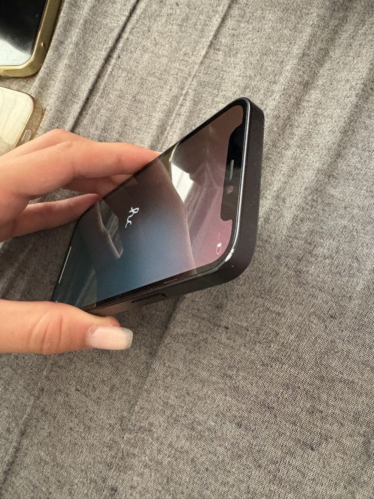 iPhone 12 mini без зарядно