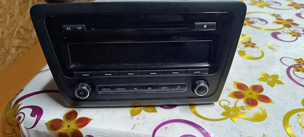 Продам штатную магнитолу