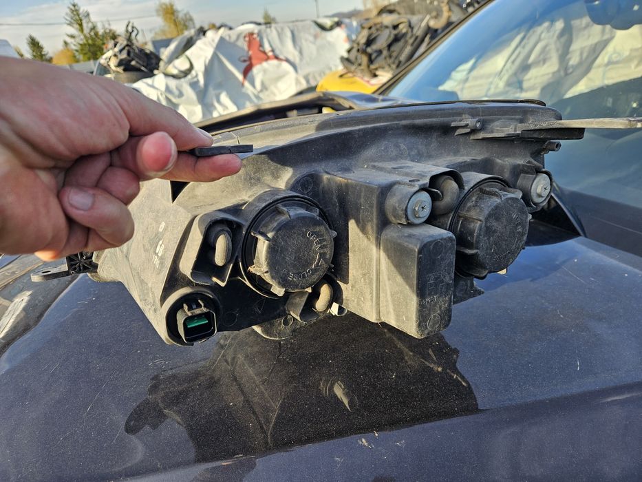 Десен фар за Opel Antara 2009god