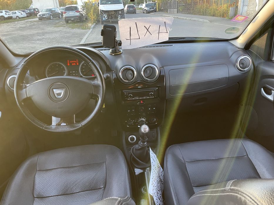 Dacia Duster benzina 1.6 110 cai tractiune 4x4 model prestige