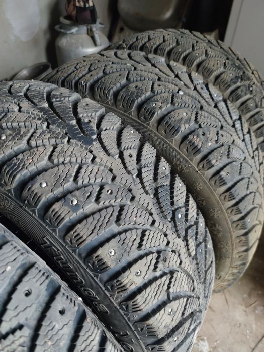 Зимние шины 195/65/15, (резины с щипами)