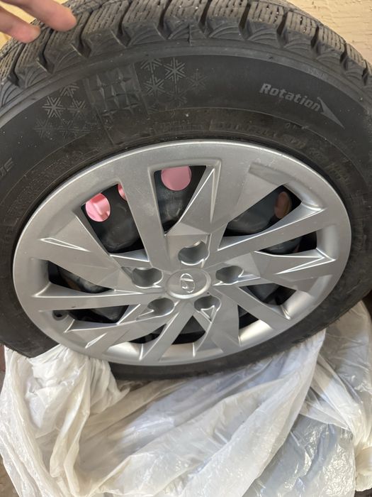 Шины с дисками и колпаками