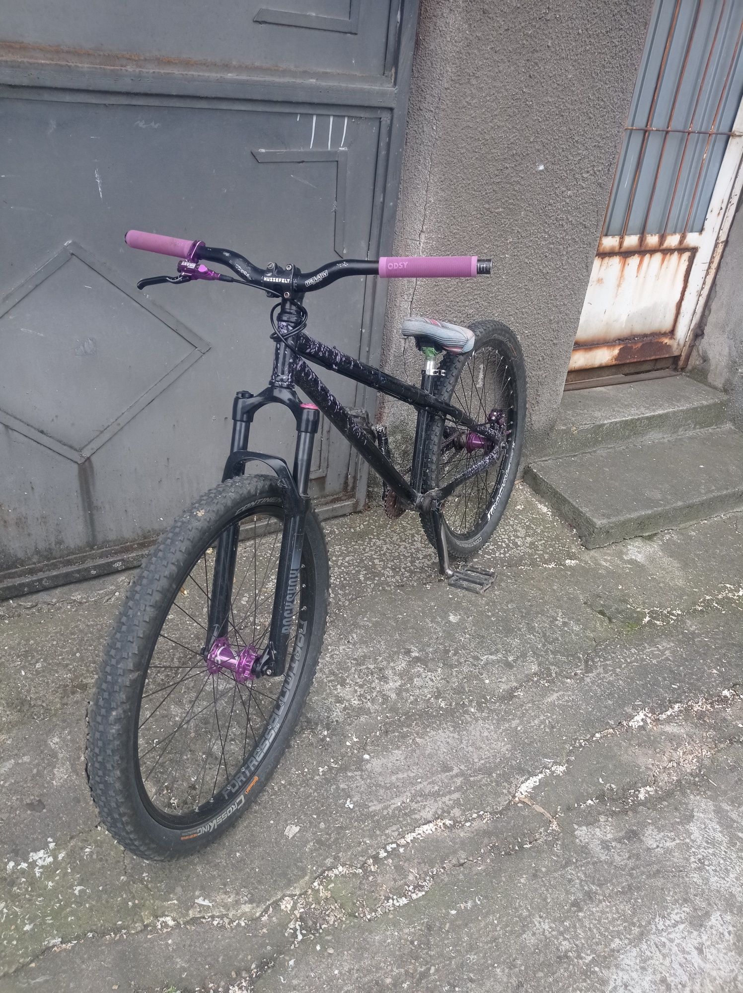 Vand dirt jumper custom build facut anul trecut