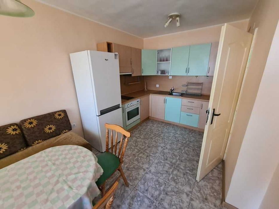 Дава се под наем Тристаен апартамент в Бургас, Славейков - 100 кв.м за 280.5 € - Снимка #4