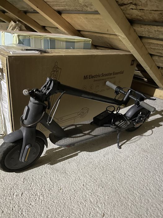 Trotineta Xiaomi Essential in Garantie aproape noua.