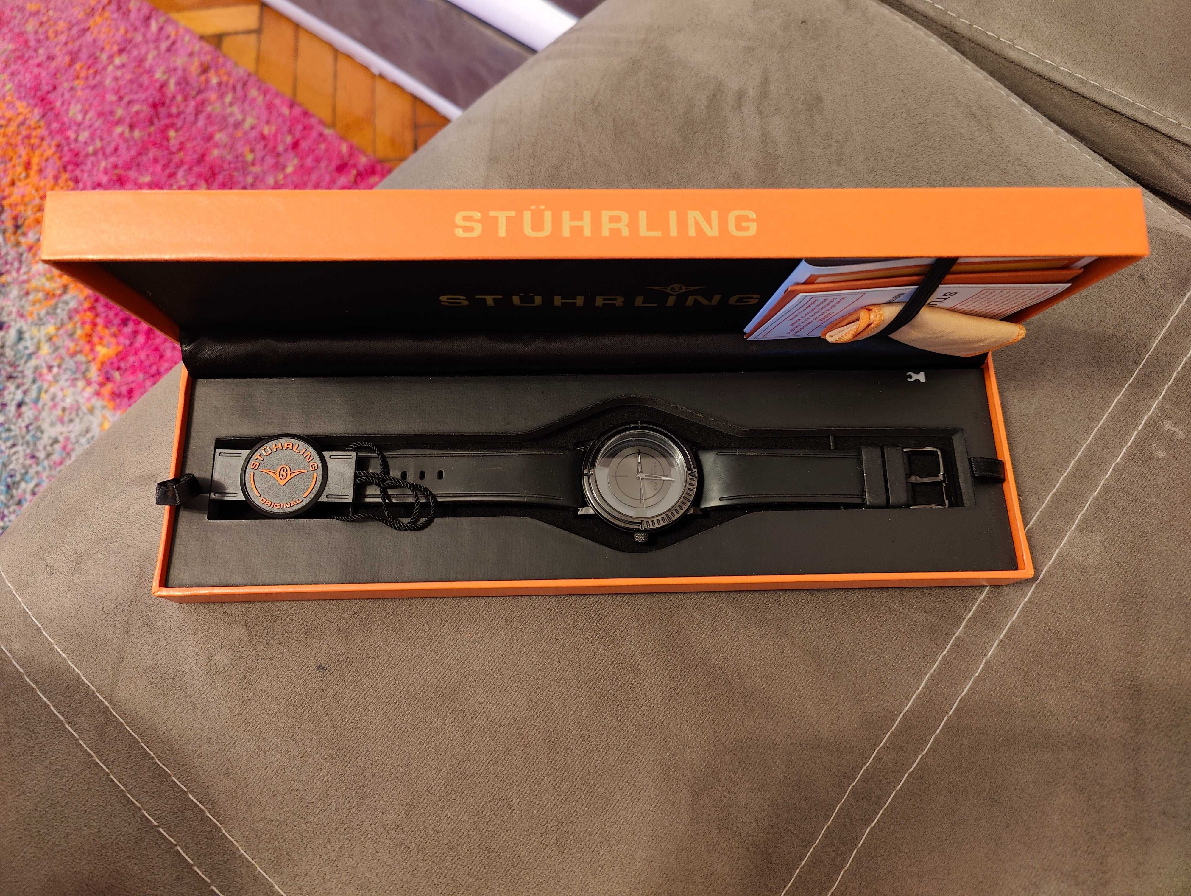 Часовник STUHRLING transparent