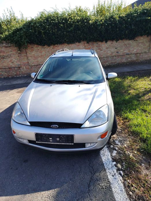 Vând Ford focus 1.6