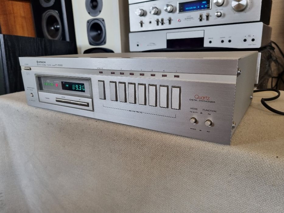 Tuner Hitachi FT-5000. Perfect functional. Impecabil.