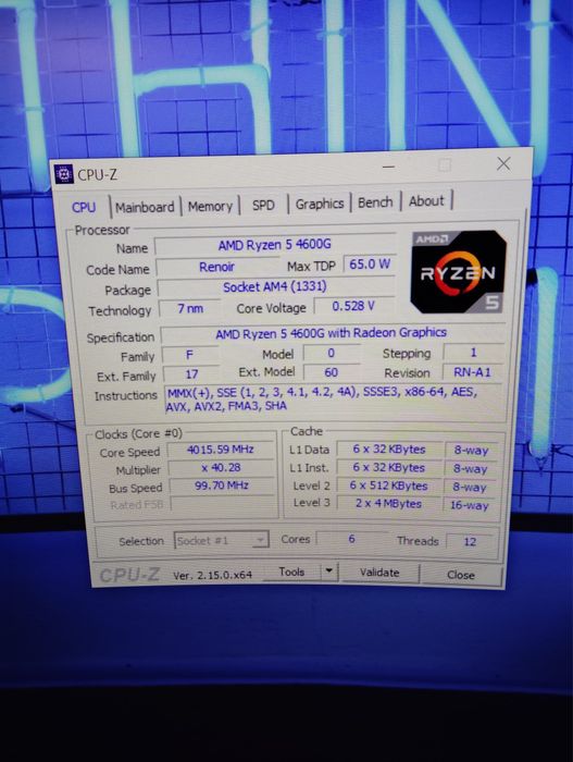 Pachet pc, monitor curbat, tastatura, mouse și bară de sunet