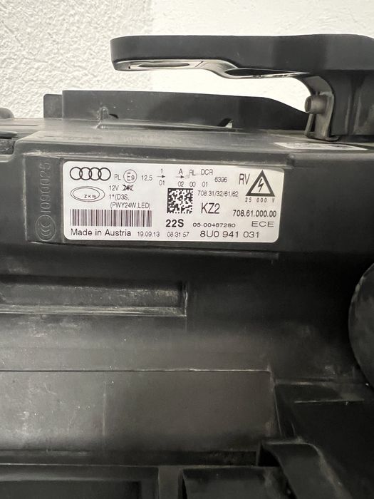 Faruri Audi Q3 8U Xenon  LED