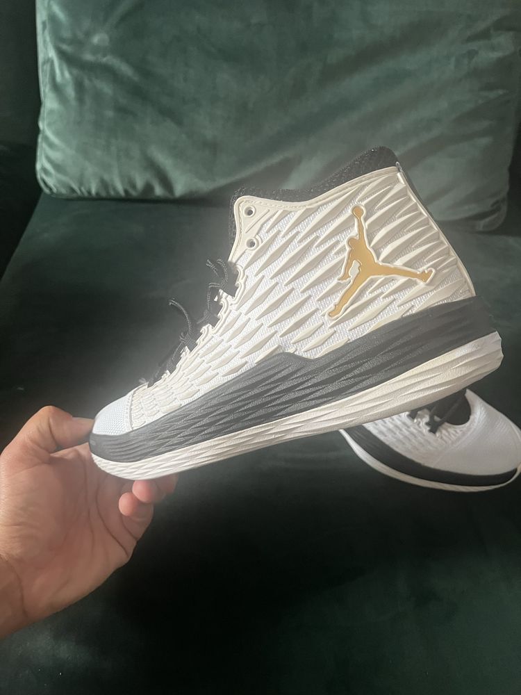 Adidasi jordan marimea 40