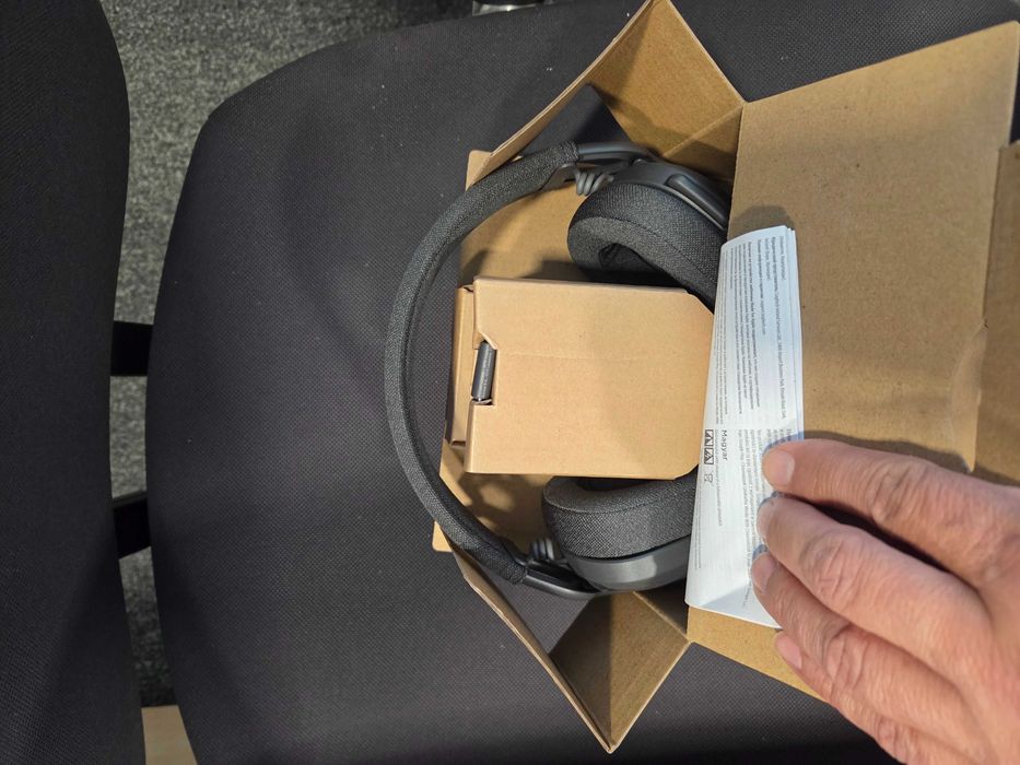 Продавам слушалки Logitech