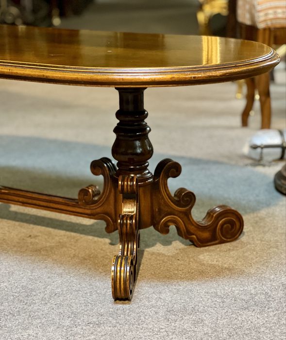 Masă de cafea / masă de salon veche din lemn masiv - sculptată