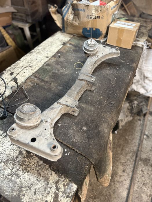 Передняя балка е36