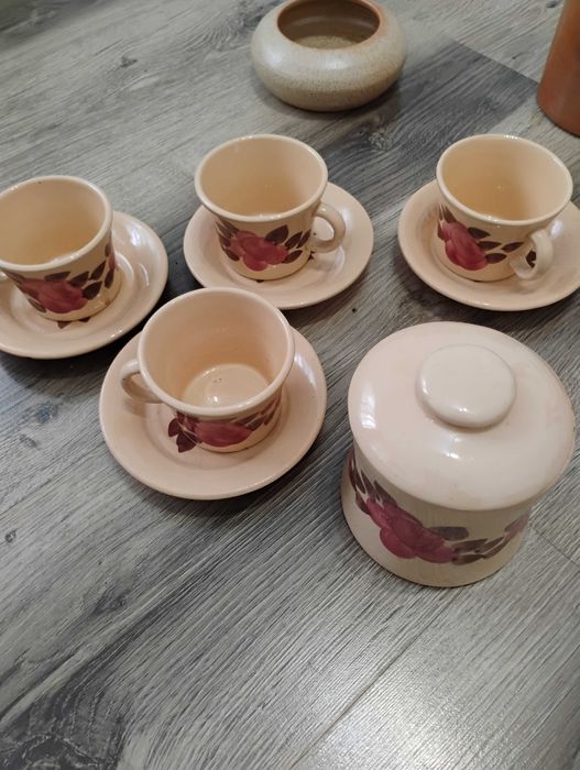 Сервиз от рисувана керамика