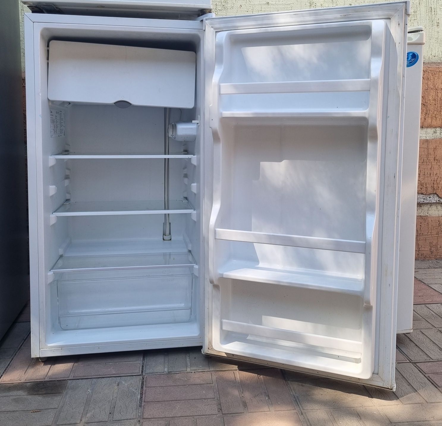 Мини холодильник Midea