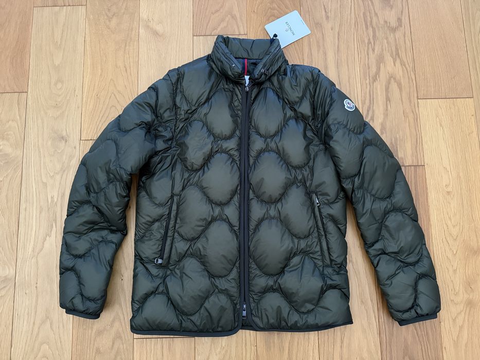 Яке Moncler Saire