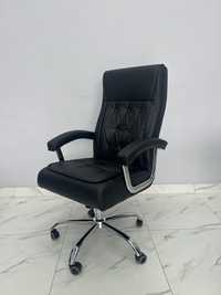 Офисное кресло для руководителя модель Борн