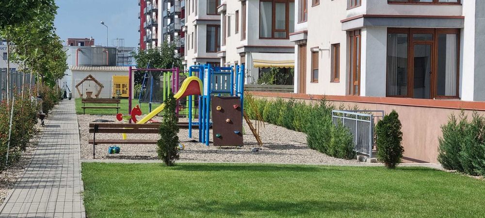 Direct proprietar inchiriez apartament cu 3 camere si loc parcare