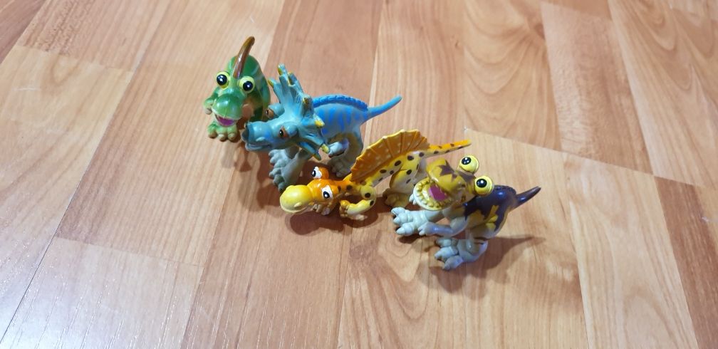 Set de 4 dinozauri