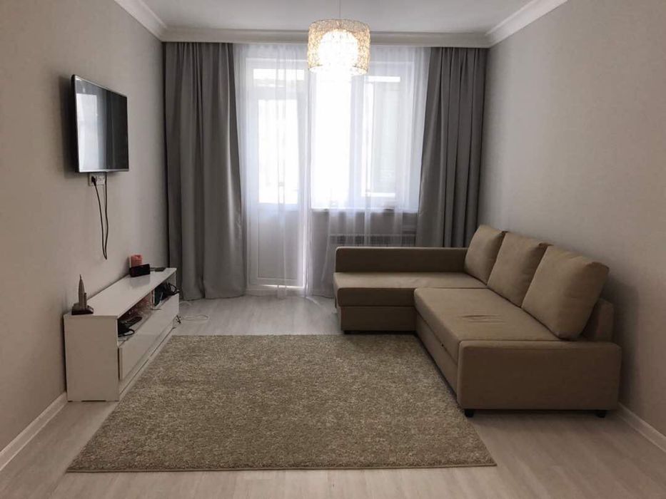 Продам диван состоянее среднее