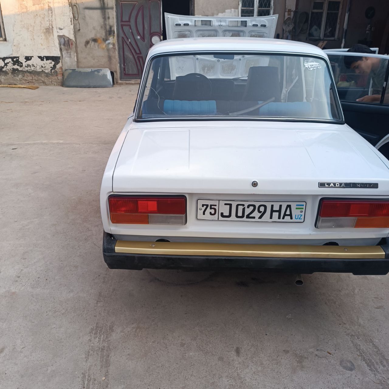 Vaz 2107 kelişilgan narxda sotiladi