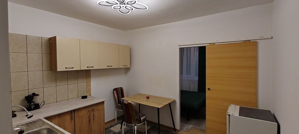 Închiriez cameră de cămin zona George Enescu