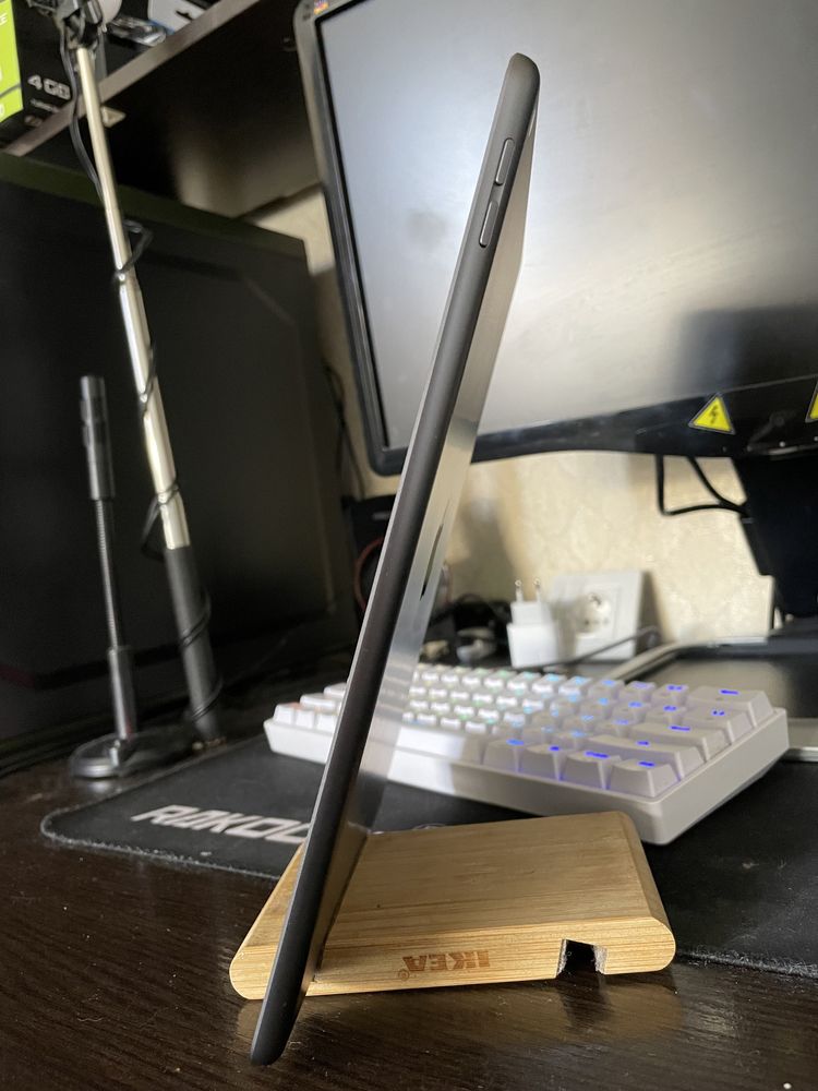 iPad 8-го поколения 2021 года, почти не использовался
