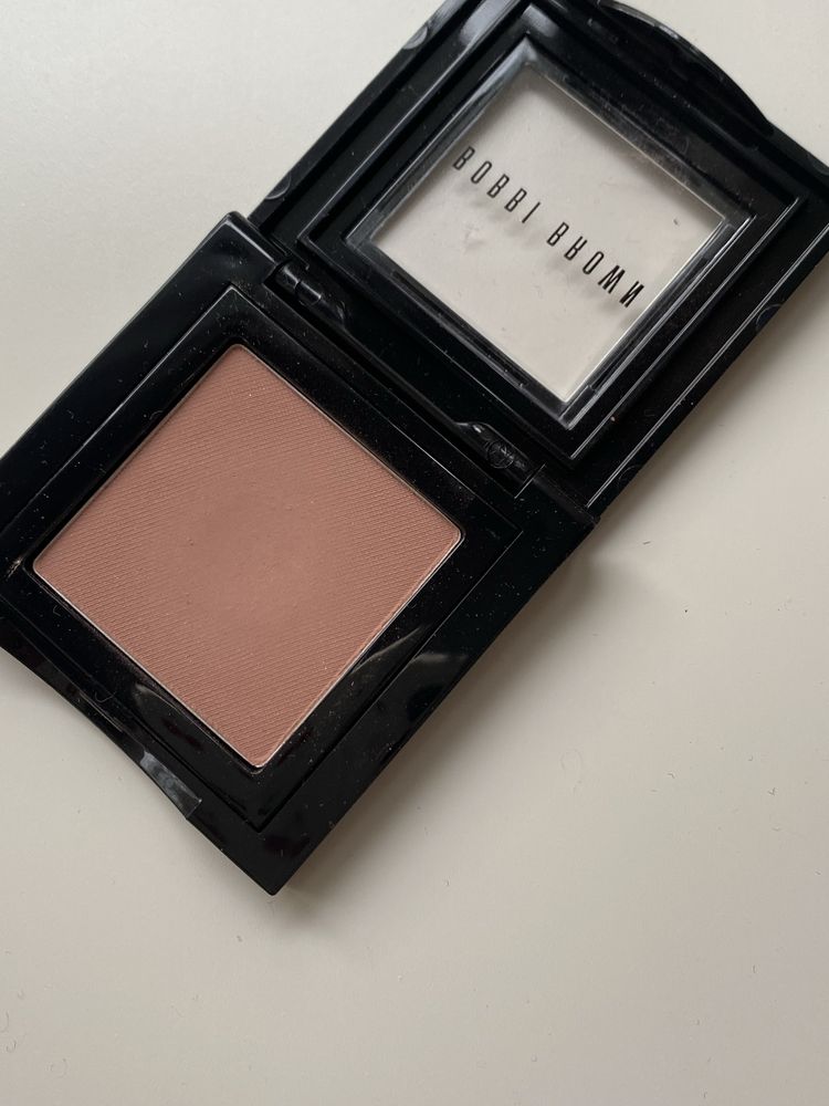 Козметика Bobbi Brown, the Balm