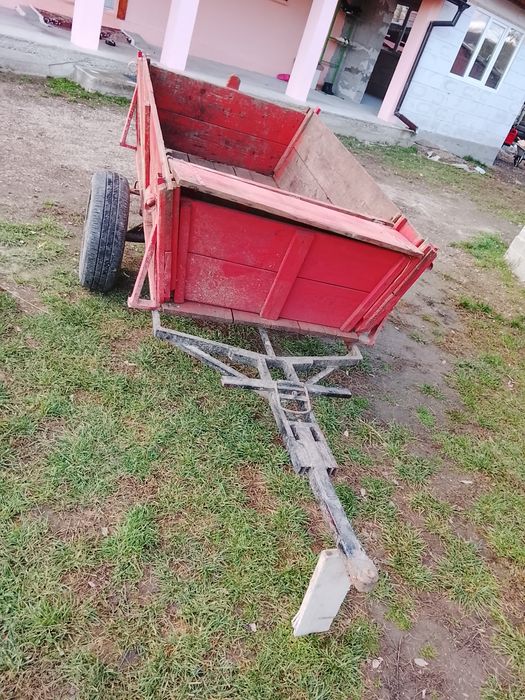 Vând remorca agricola